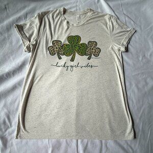 Women's EUC Old Navy Clover Graphic Tee (Large)